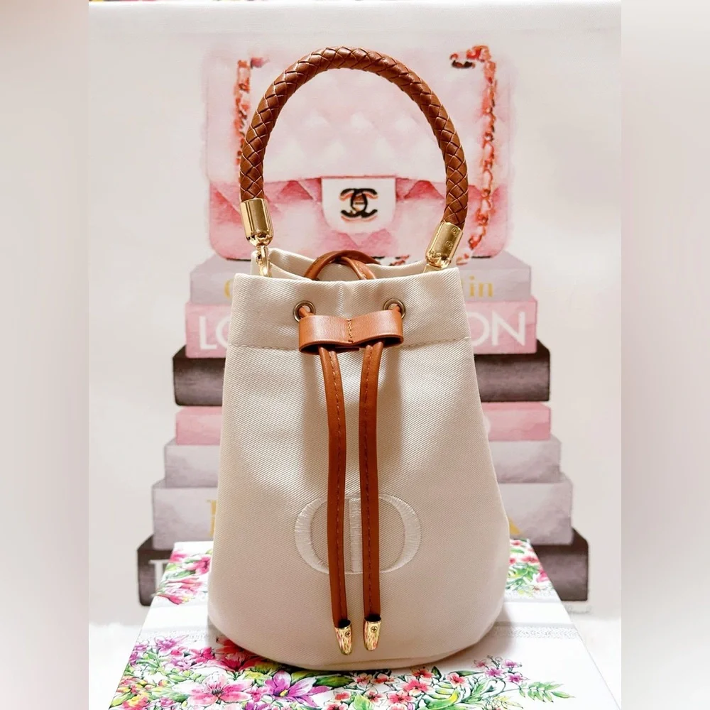 DIOR Chic White Bucket Bag - Picture 1 of 2
